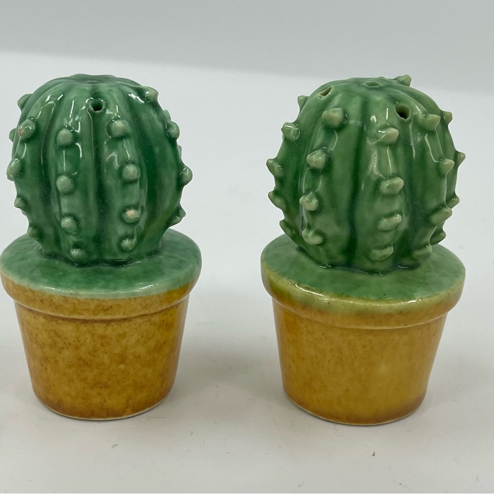 Cactus in Pots Salt and Pepper Shakers Set Vintage 1950's No Stoppers 2.75” - Picture 3 of 7